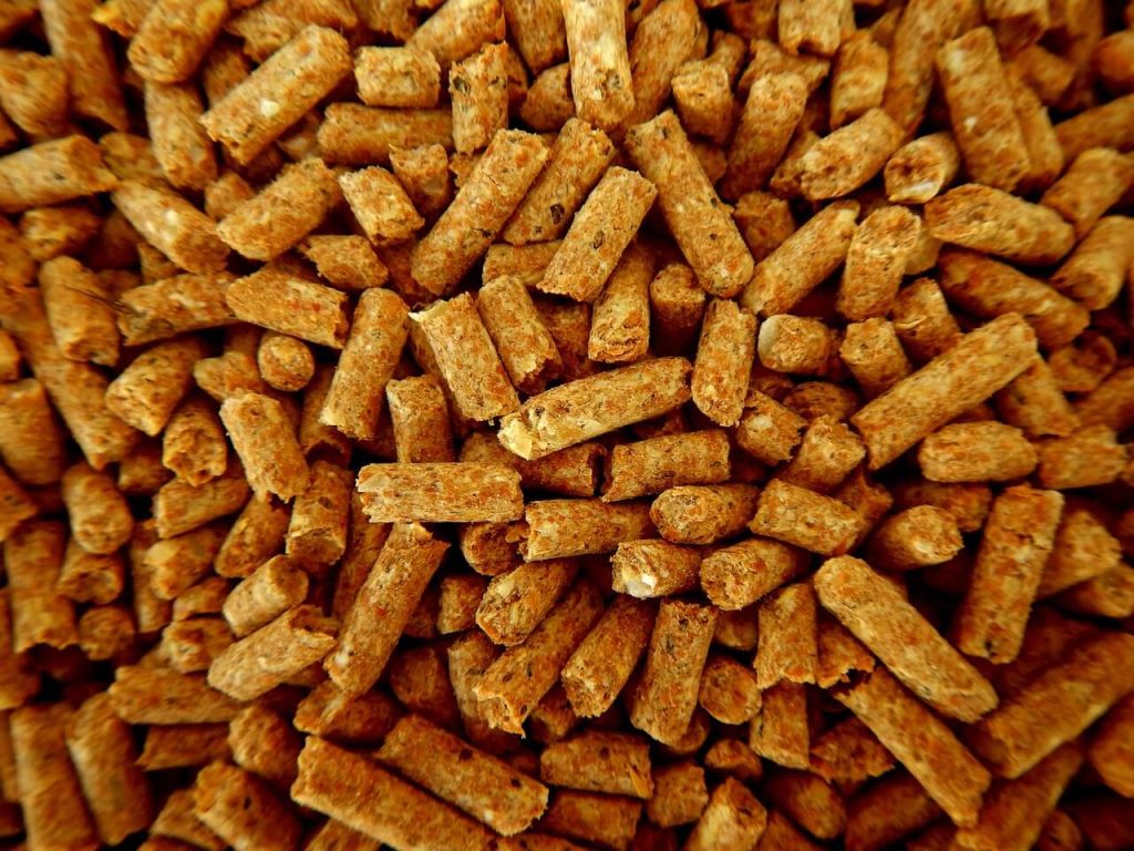 Close-up of animal feed pellets, illustrating the quality and homogeneous texture of the products.